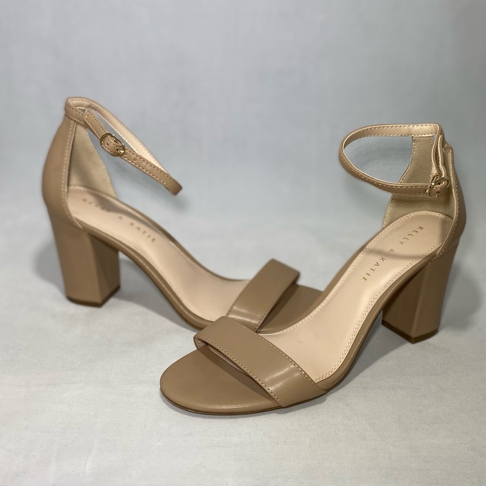 Hailee Sandel Beige Faux Leather Size 9